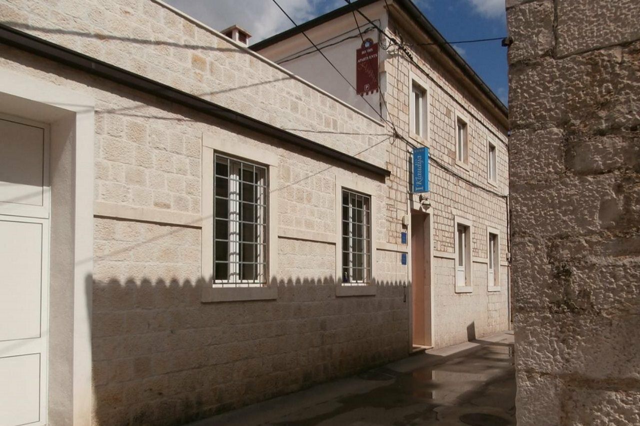 Guest House Klaudija Trogir Zewnętrze zdjęcie